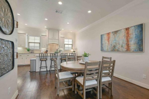 Northgate Nest Townhome 2 BR 2.5 BA Office Walk to TAMU